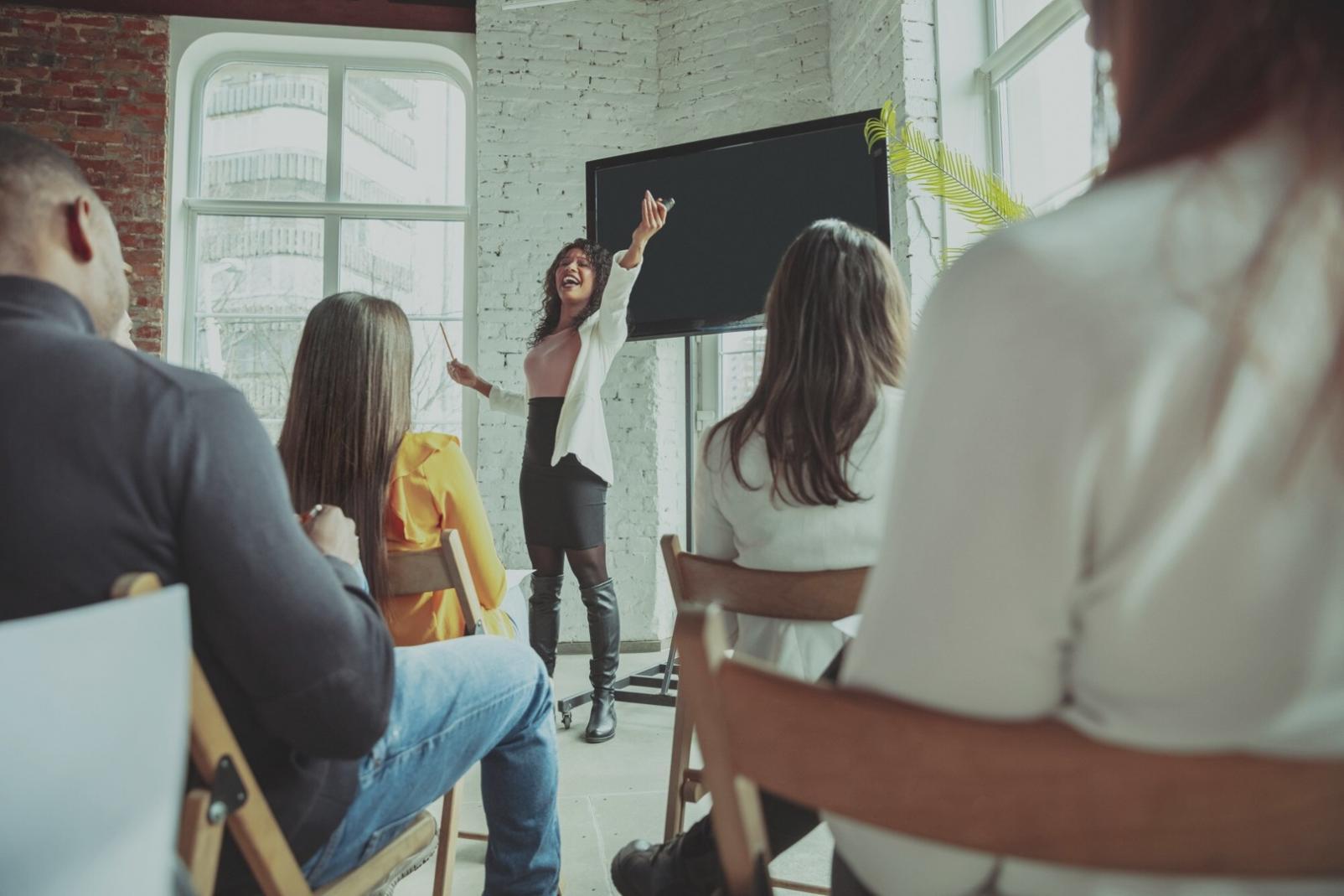 Structured learning approach for finance communication